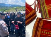Wakapolres Morowali Terima Sepu’ Adat dari Warga Mamasa sebagai Apresiasi Kinerja Polri