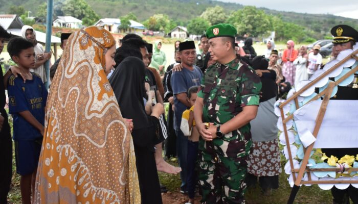 Selamat Jalan, Prajurit Sejati: Danrem 132/Tadulako Hadiri Pemakaman Militer Danramil Sindue