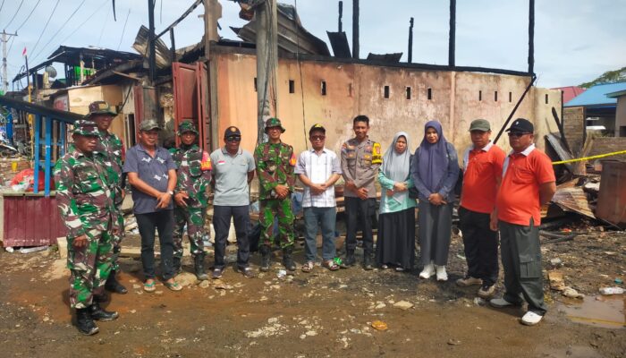 Personil Koramil 1311-09/Bahodopi Bersama Forkopimcam Tinjau Lokasi Pasca Kebakaran di Desa Bahodopi