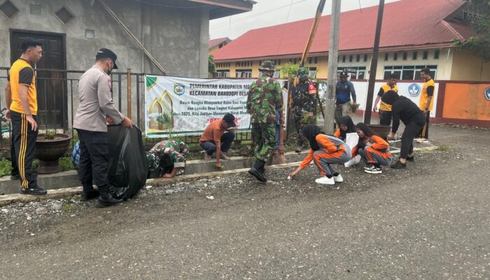 Peringatan Hari Buruh Sedunia, TNI-Polri dan Serikat Buruh Gelar Bakti Sosial di Bahodopi