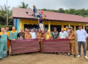 Serma Ismail K, Hadiri Kegiatan Pembongkaran Gedung SDN Kurisa 