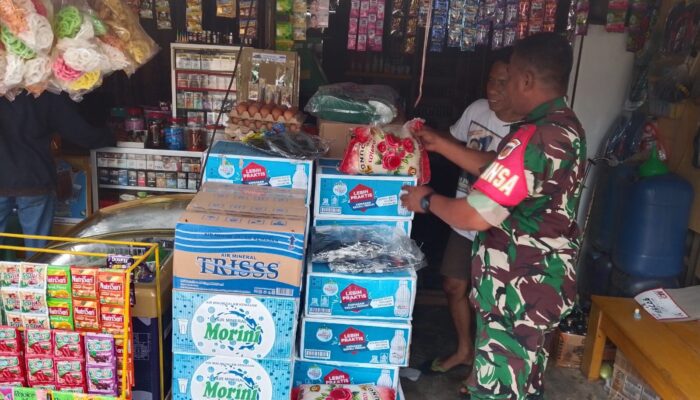 Babinsa Koramil 1311-09/Bahodopi Lakukan Pengecekan Harga Sembako di Desa Lele