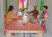 Babinsa Kopda Hasri,Jalin Komsos dengan Aparat Desa Pungkeu