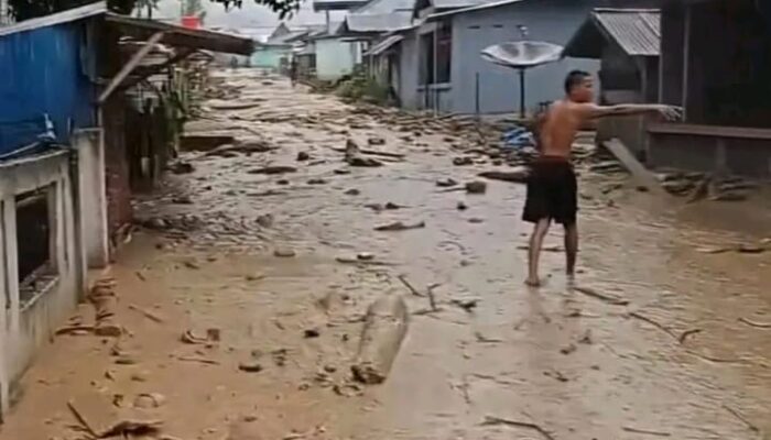 Desa Wombo Diterjang Banjir Bandang, Warga Terjebak dan Butuh Bantuan Cepat