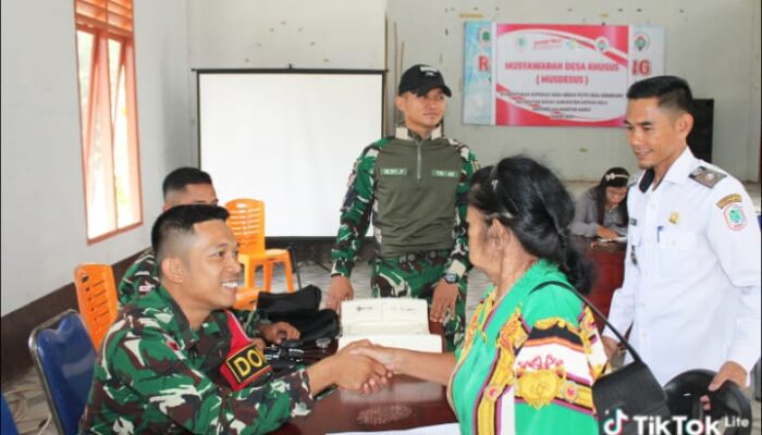 Satgas Yonkav 3/AC Bantu Posyandu Lansia Bersama Puskesmas Sebidang