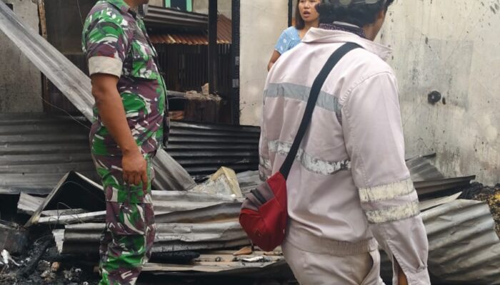 Gerak Cepat, Babinsa Koramil 1311-09/Bahodopi Bantu Korban Kebakaran di Desa Bahomakmur