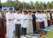 Bupati Ikasan,Sholat Idul Adha Bersama Warga Bungku Selatan