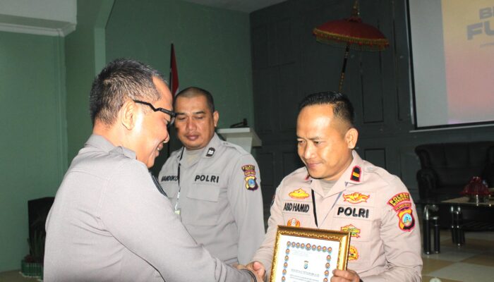 Kasi Humas Polres Morowali Ipda  Abd Hamid, Raih Penghargaan Dari Bidhumas Polda Sulteng