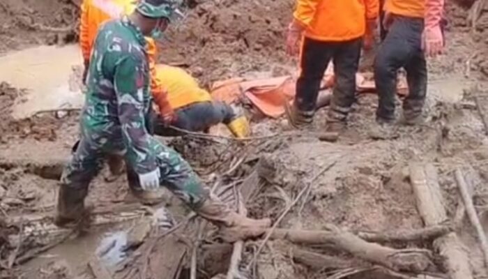 Kodim 1306/Kota Palu Bersama Tim Gabungan, Tuntas Lakukan Evakuasi Korban Longsor