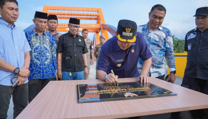 Iksan Resmikan Jembatan Bangkapusu, Simbol Estafet Empat Bupati Morowali