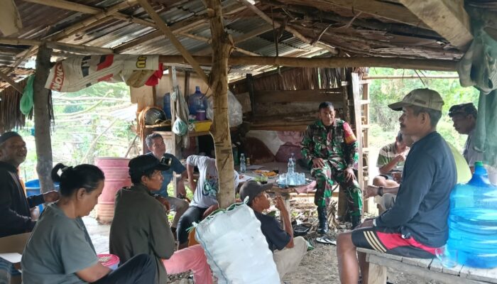 Serka Sanuddin  Komsos,  Pemdes dan Masyarakat Desa Dampala