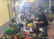 Hut Bhayangkara ke 9, Personel Koramil 1311-09 Berikan Nasi Tumpeng di Mapolsek Bahodopi