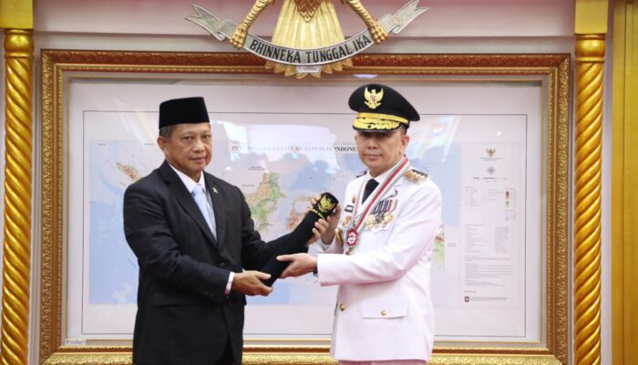Mendagri Lantik Dirjen Bina Keuda Agus Fatoni Jadi Pj Gubernur Papua