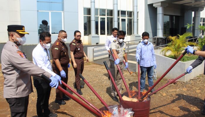 Kejari Morowali Musnakan Barang Bukti 46 Perkara 