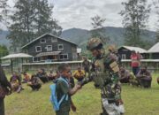 Hangat dalam Pelukan Merah Putih: Satgas TNI Berbagi di Ujung Negeri