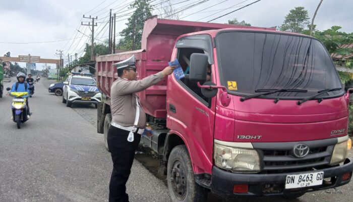 Satlantas Polres Morowali, Sosialisasikan Bahaya Muatan Overload kepada Sopir 