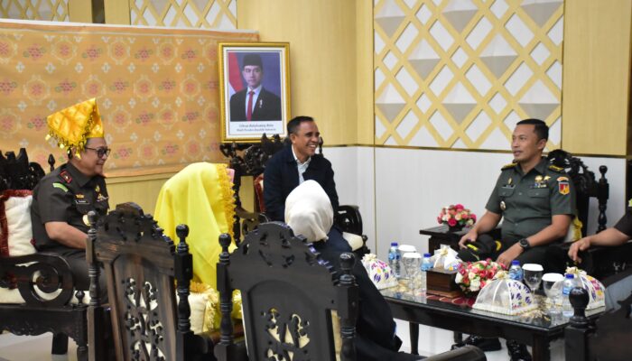 Kasiter Kasrem 132/Tdl Sambut Kedatangan Kejati Sulawesi Tengah 