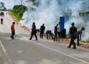 Jaga Lingkungan, Babinsa Serma Muh Ardi Bersama Warga Gelar Kerja Bakti