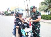 Kodim 1311/Morowali dan Pemda,  Bagikan Bendera Merah Putih Jelang HUT RI Ke-80 