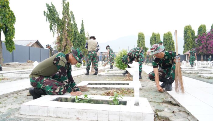 Sambut HUT RI ke-80, Prajurit Korem 132/Tadulako Bersih-Bersih TMP Tatura