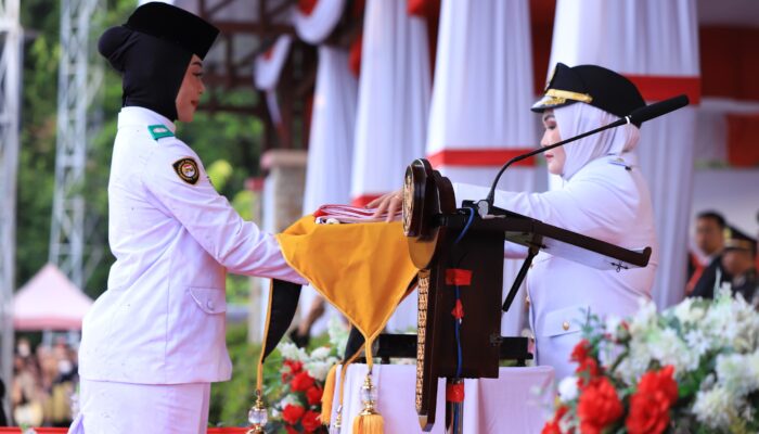 Wabup Morowali Iriane Iliyas,Pimpin Upacara Penurunan Bendera HUT RI ke-80
