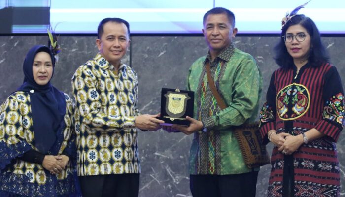 Pj Gubernur Agus Fatoni Hadiri Malam Pisah Sambut Kodaeral X Jayapura: Tujuan Kita Sama, Membangun Papua