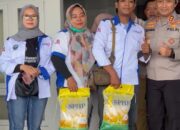 Kapolres Morowali Pimpin Pengamanan Aksi Unjuk Rasa Buruh, Bagikan Beras Sebagai Pesan Persahabatan