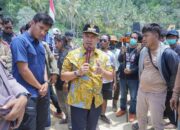 Bupati Iksan Redam Aksi Massa Desa Nambo dan Unsongi