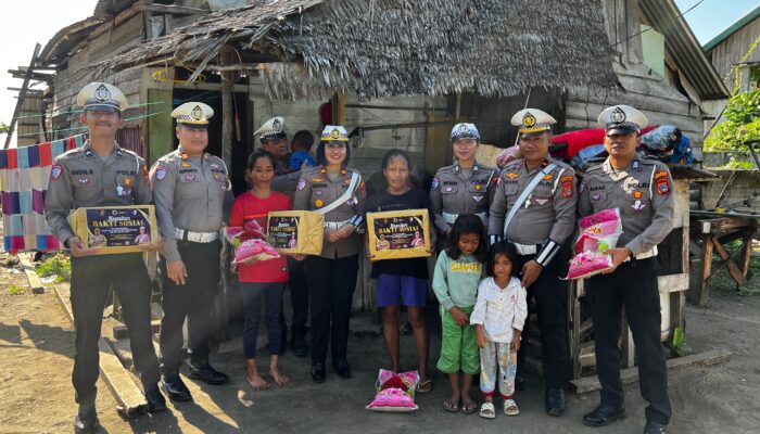 Hut Lalulintas Bhayangkara ke-70 Satlantas Polres Morowali  Bagikan 100 Paket Sembako kepada Warga