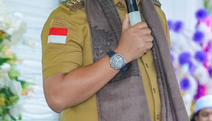 Bupati Iksan Hadiri Tradisi Mompakatau di Desa Buleleng