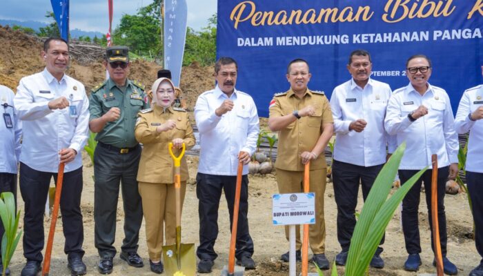 Menteri Imigrasi Kagumi Perjalanan Politik Bupati Iksan yang Kalahkan Incumbent