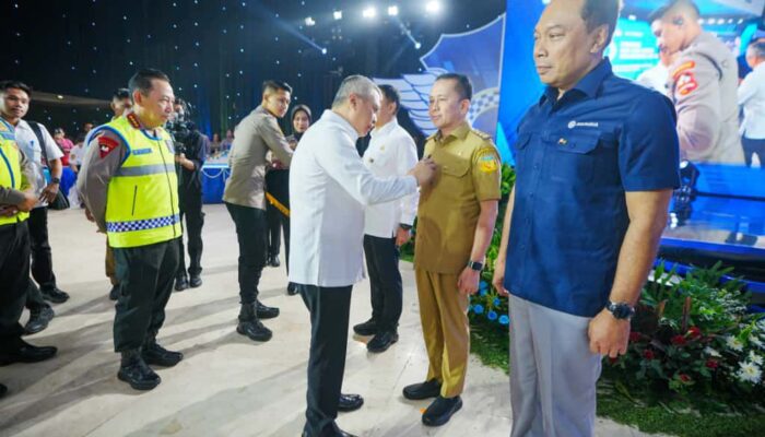 Kedua kalinya, Pj Gubernur Papua Agus Fatoni Terima Penghargaan PIN Emas dari Kapolri