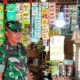 Babinsa Koramil 1311-09/Bahodopi Rutin, Pengecekan Harga Sembako di Desa Mekarti Jaya