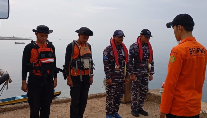 Tim SAR Gabungan Lakukan Pencarian Seorang Pencari Batu Diduga Terjatuh Dari Perahu di Perairan Pulau Kaleroang
