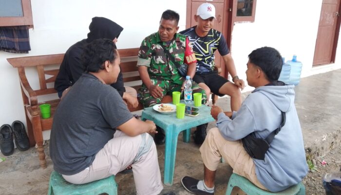 Babinsa Koramil 1311-09/Bahodopi  Komsos dengan Tokoh Pemuda Desa Lele