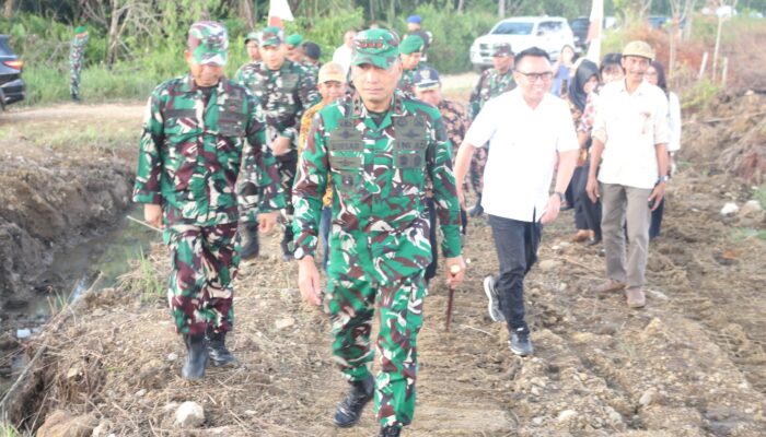 Pangdam XXIII/Palaka Wira Tinjau Lokasi Cetak Sawah Rakyat (CSR) di Desa Mandula, Morowali Utara