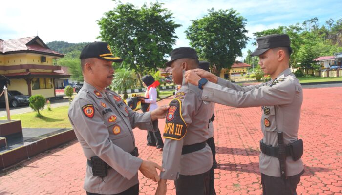 Resmikan Pamapta, Wakapolres Morowali Utara Sematkan Ban Lengan dan Serahkan Mobil Patroli Pamapta