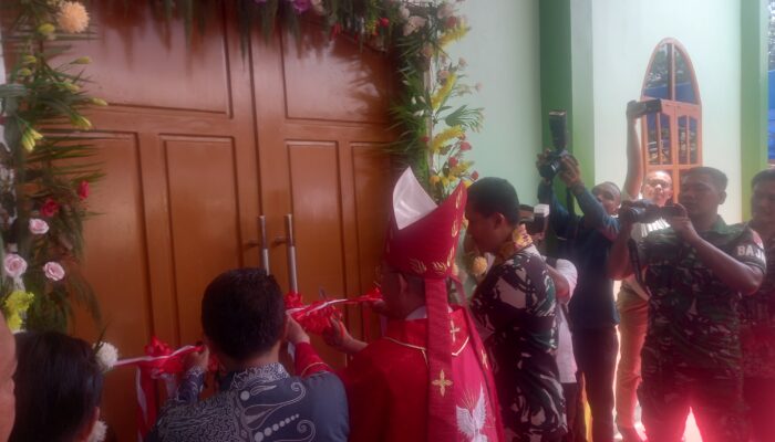 Uskup Resmikan Gereja Katolik Stati Bungku Tepeasa Moroso di Morowali 