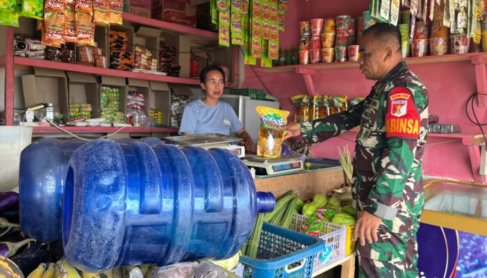 Babinsa Koramil 1311-09/Bahodopi Komsos dan Pantau Harga Sembako di Desa Bahodopi