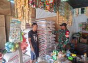 Pastikan Harga Sembako Stabil, Babinsa Koramil 1311-09/Bahodopi Pengecekan Harga Sembako 