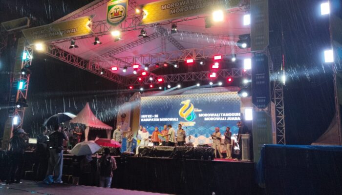 Malam Penutupan Hut Ke-26 Morowali, Bupati Iksan Launching 2 Mobil Operasional Gratis 