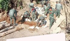 TNI dan Warga Gotong Royong Bangun Jembatan Darurat di Timang Gajah Bener Meriah