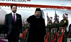 Presiden Prabowo Tiba di Amman, Disambut Putra Mahkota dan Dikawal F-16 AU Yordania