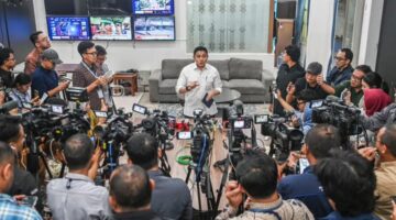 Seskab Teddy: Bantah MBG kurangi Program & Anggaran Pendidikan, bahkan ditambah.