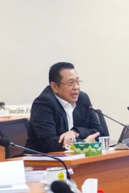 Uji Sidang Proposal Disertasi Hukum, Bamsoet Ingatkan Kepastian Hukum Kunci Keberhasilan Proyek Pemerintah