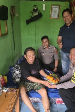 Bentuk Kepedulian, Polres Morowali Utara  Berikan Bantuan kepada Wartawan yang Mengalami Kecelakaan