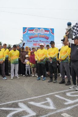 Semarak Hari Jadi Bumi Raya, Jalan Sehat dan Launching Program Kesehatan Jadi Sorotan