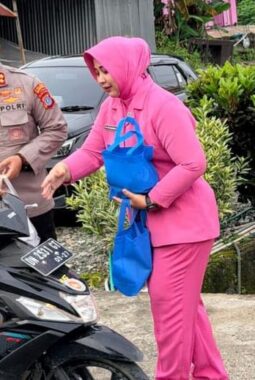 Polres Morowali Berbagi Takjil, Wujud Kepedulian di Bulan Suci Ramadhan.