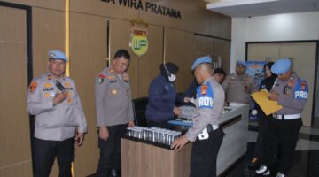 Cegah Penyalahgunaan Narkoba, Kapolres Jakbar Pimpin Pengecekan Urine Dadakan