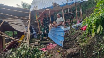 Danramil Bahodopi Pimpinan  Langsung  Karya Bhakti, pada   Warga Terdampak Tanah Lonsong 